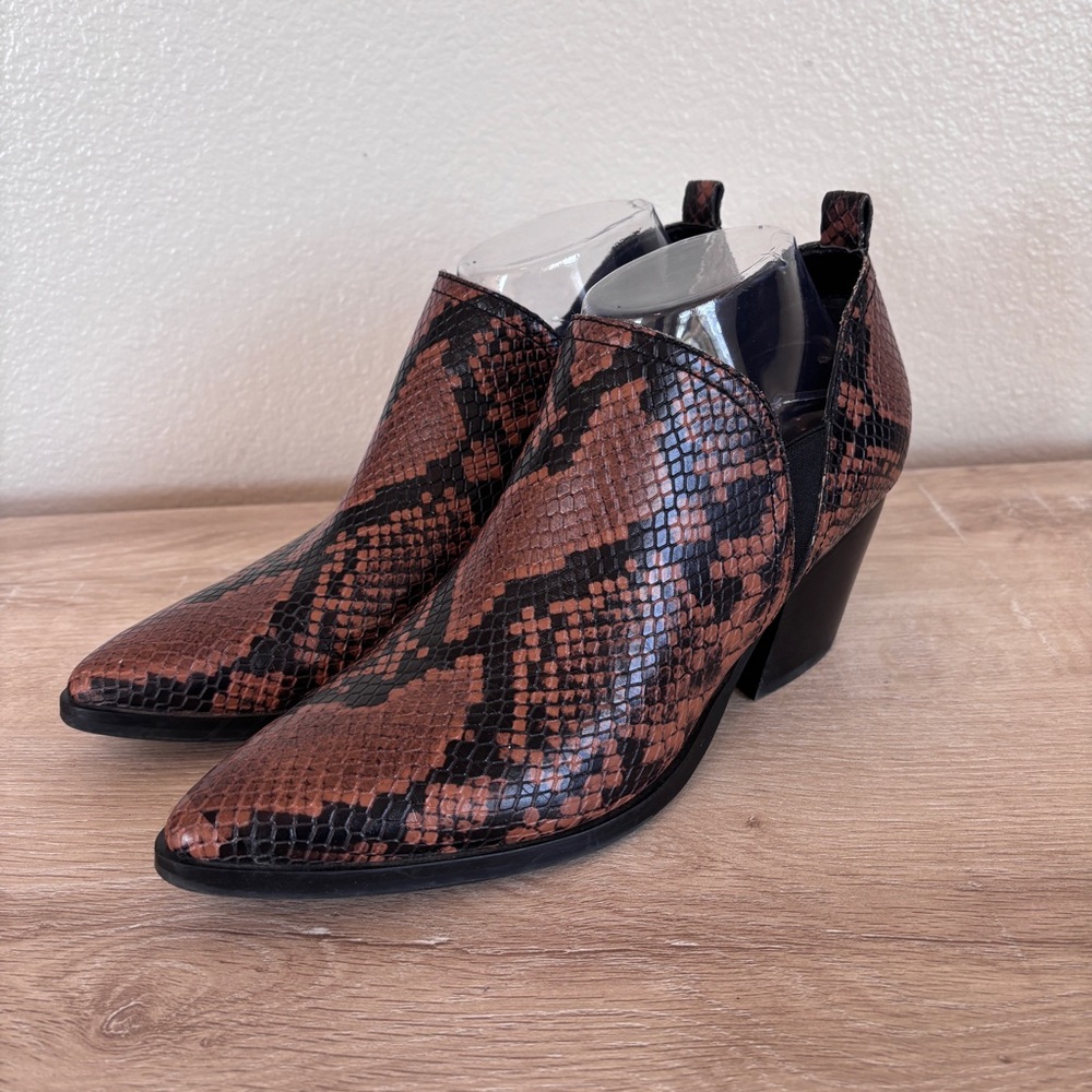 Marc‎ Fisher Dalaran Snakeskin Pointed Ankle Boot Size 8.5